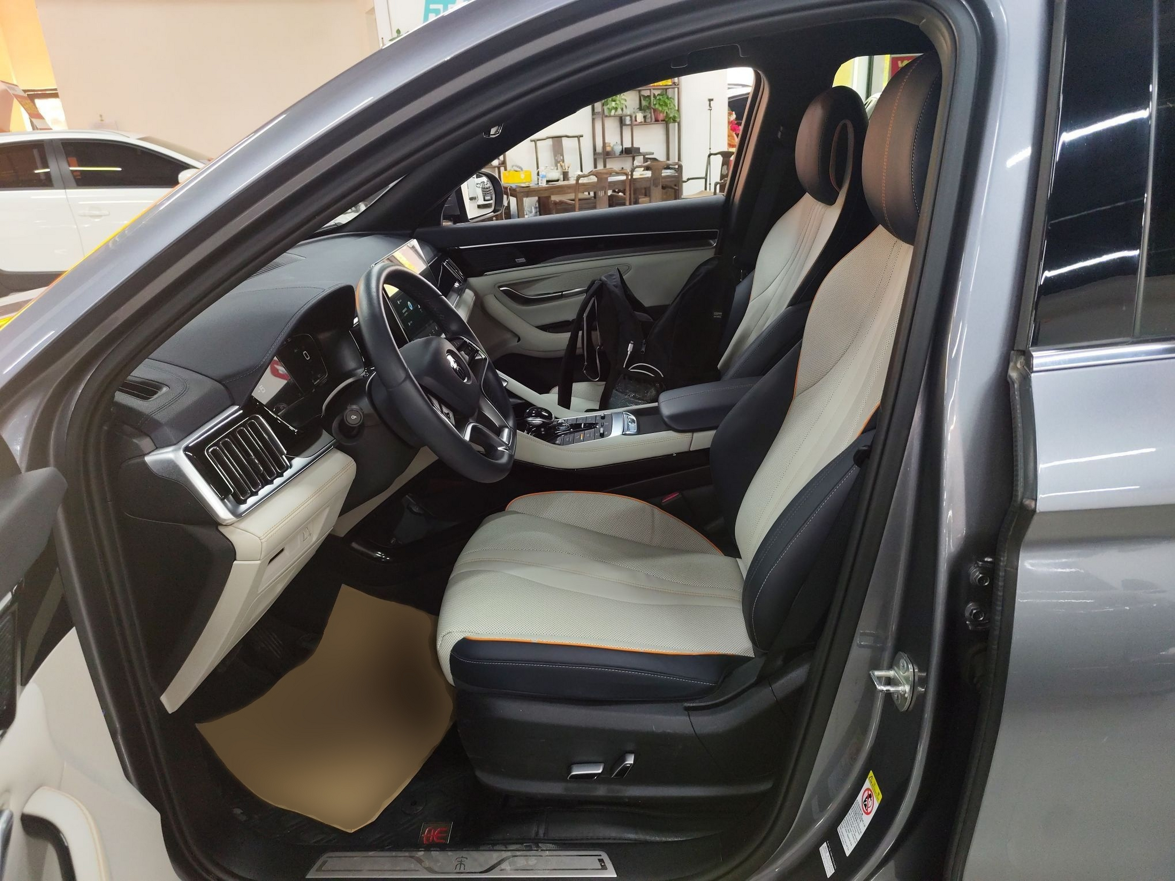 Переднее сиденье в автомобиле