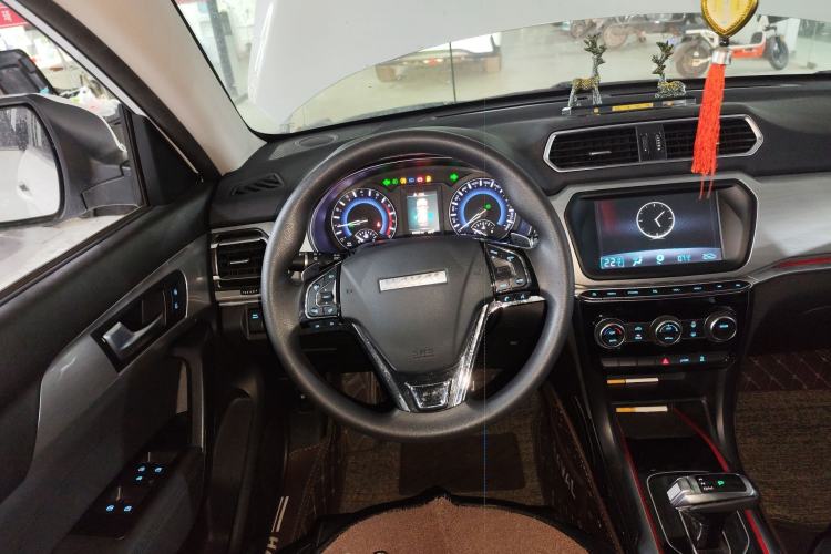 Used Haval H2 2018 Chuanxiang Edition Blue Badge 1.5T Dual-Clutch Two-Wheel Drive Fashionable Model