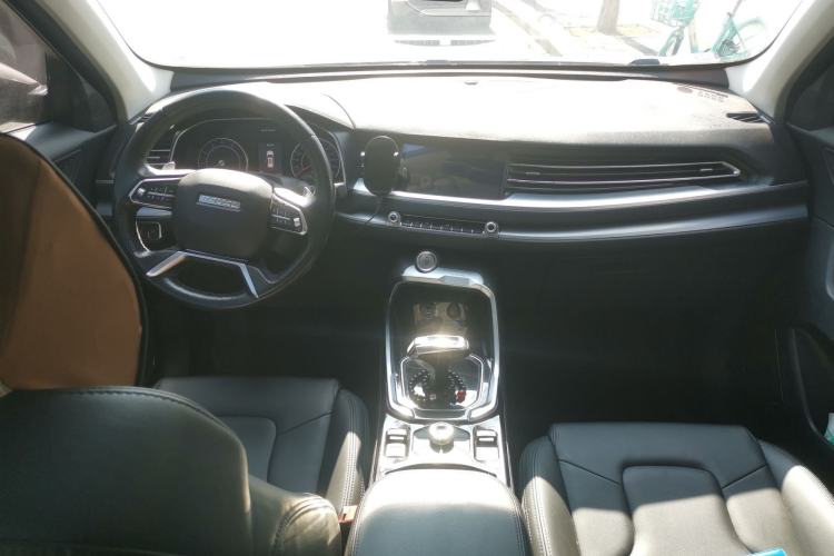 Used Haval H6 2017 Red Label 2.0T Automatic Two-Wheel Drive ZhiShang Model
