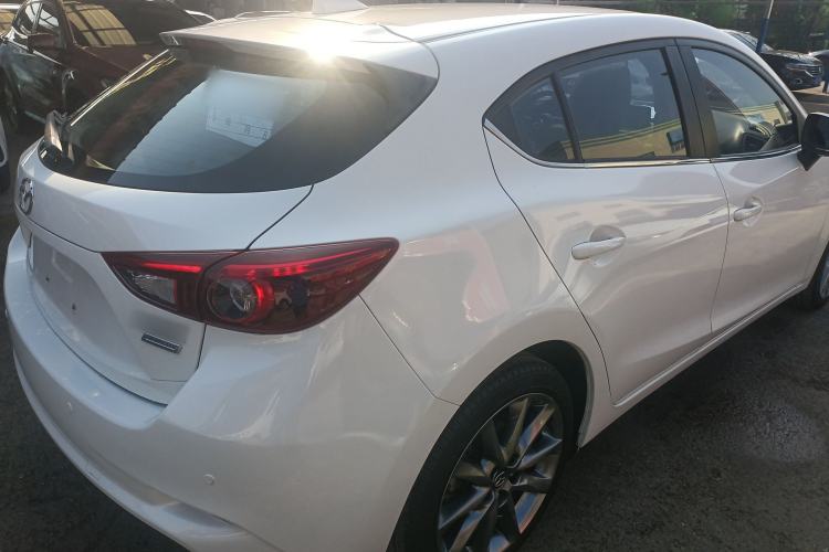 Used Mazda Mazda 3 Axela 2019 Cloud-Controlled Version Hatchback 2.0L Automatic Luxury Model China VI Standard
