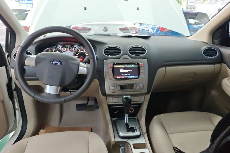 Used Ford Focus 2013 Hatchback Classic 1.8L Automatic Fashion Edition
