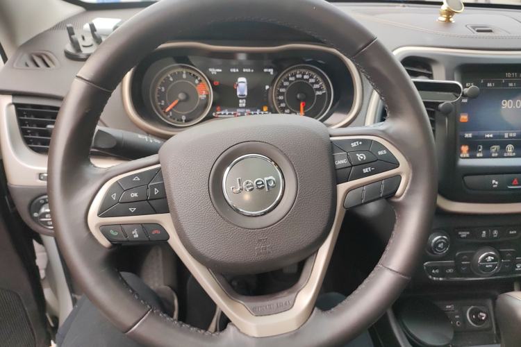 Used  Cherokee 2017 2.0L Superior Edition