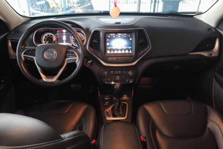 Used  Cherokee 2016 2.4L Superior Edition
