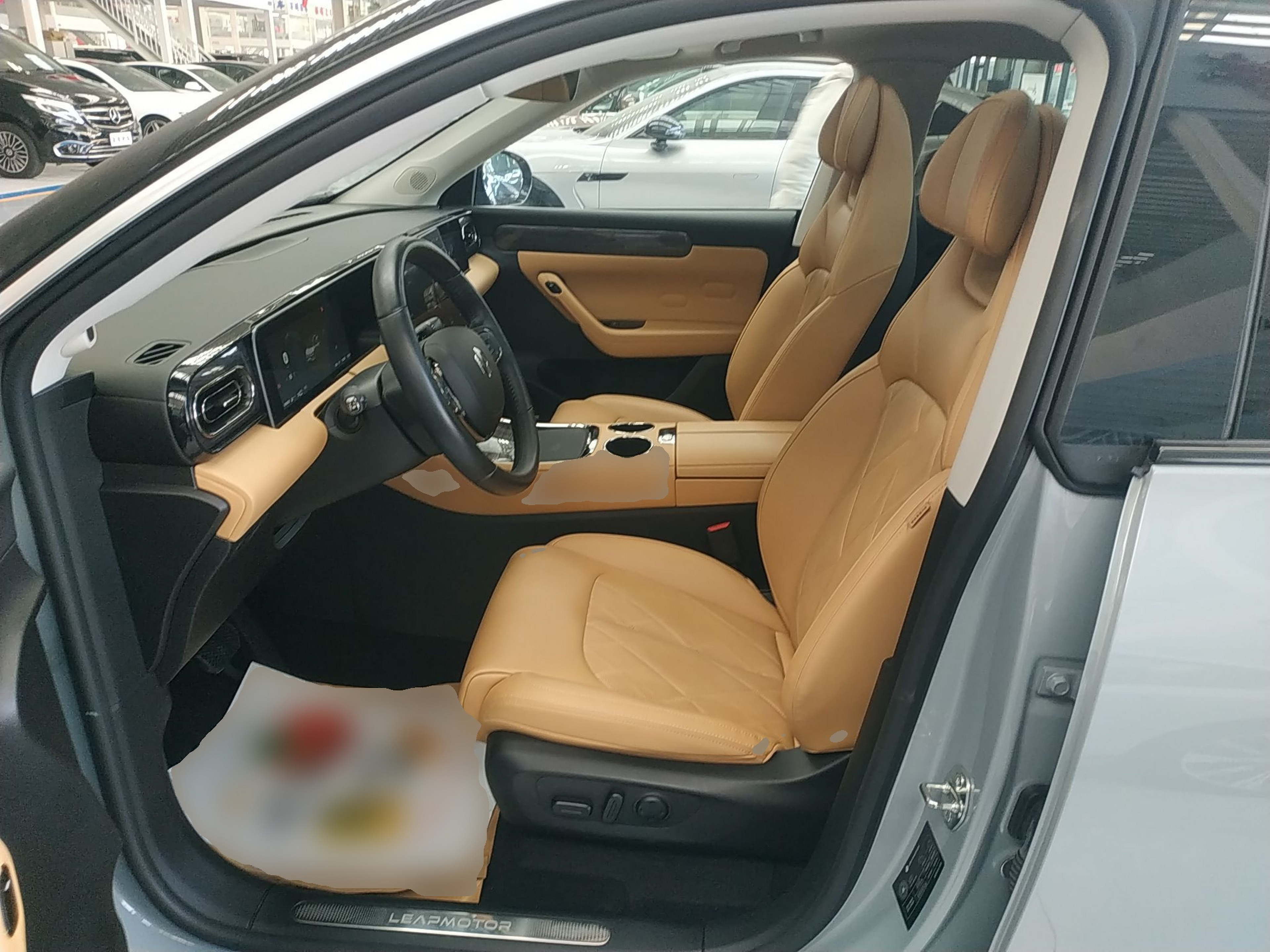 Переднее сиденье в автомобиле