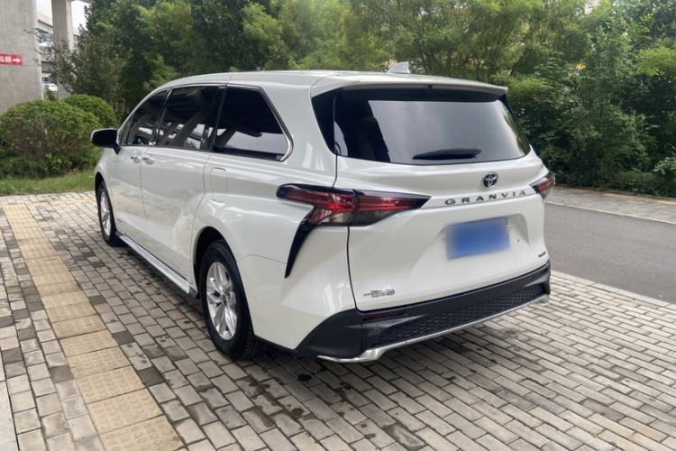 Used Toyota Granvia 2023 2.5L Hybrid Comfort Edition