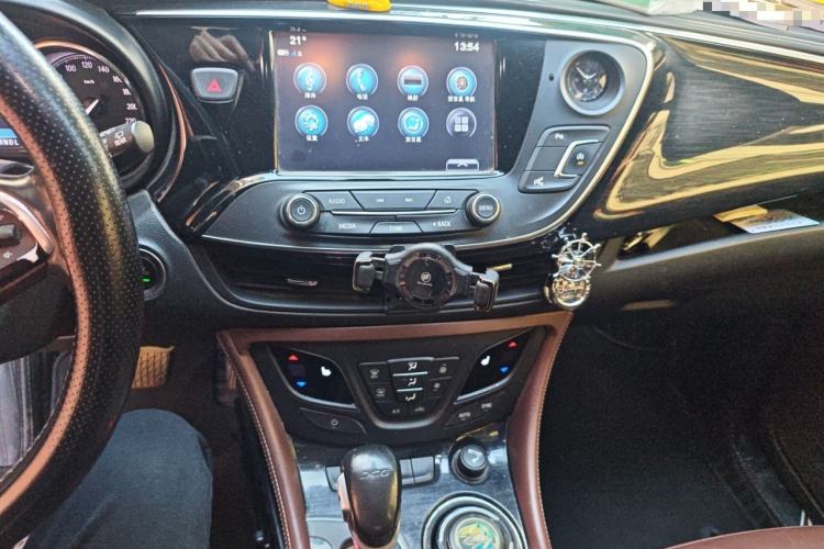 Used Buick Envision 2018 20T Two-Wheel Drive Luxury Model
