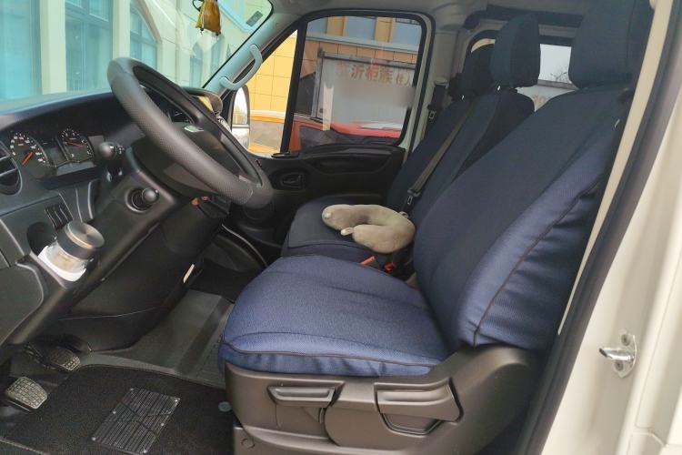 Used Iveco Eurocargo 2021 2.0T Manual Super Rui Short Wheelbase Low-Roof Manual Door F1A
