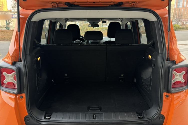 Used  Renegade 2017 180T Manual Kinetic Edition