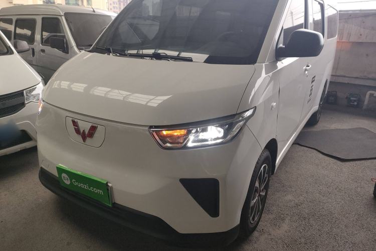 Used Wuling Yangguang 2024 300km Comfort-Grade Passenger Van 60kW
