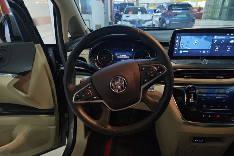 Used Buick GL8 2023 Facelifted Land Cruiser Executive Luxury Version