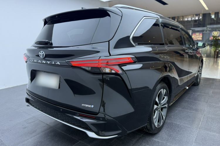 Used Toyota Granvia 2022 2.5L Hybrid Flagship Edition