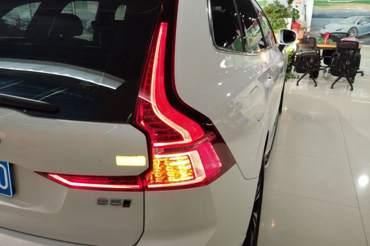 Used Volvo XC60 2022 B5 4x4 Zhiyi Luxury Edition
