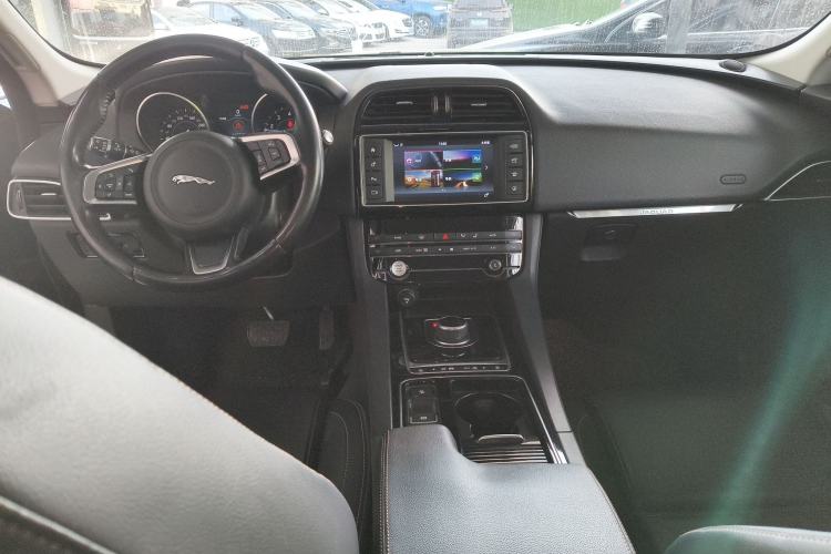 Used Jaguar F-PACE 2018 2.0T Two-Wheel Drive Urban Deluxe Edition
