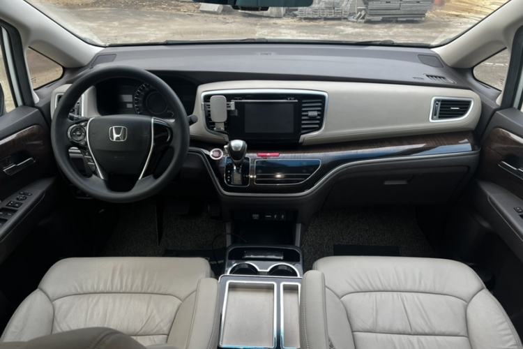 Used Honda Odyssey 2015 Revised 2.4L Luxury Edition
