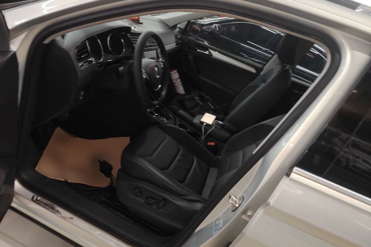 Used Volkswagen Tiguan L 2017 330TSI Automatic Two-Wheel Drive Luxury Edition