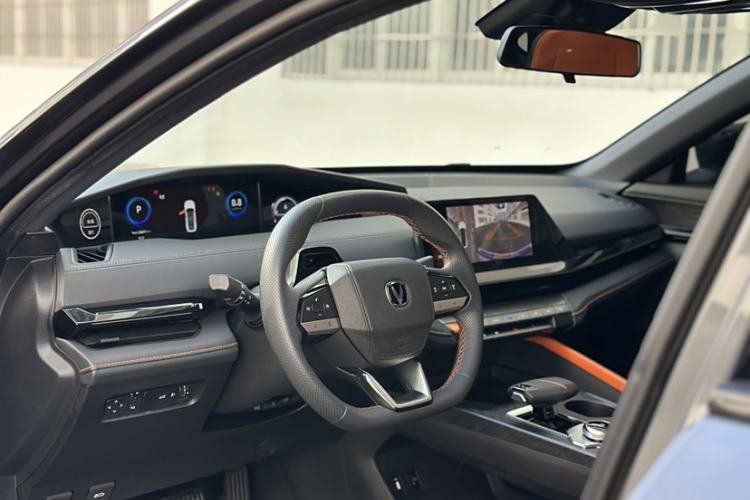 Used Changan UNI-V 2022 1.5T Prestige Version
