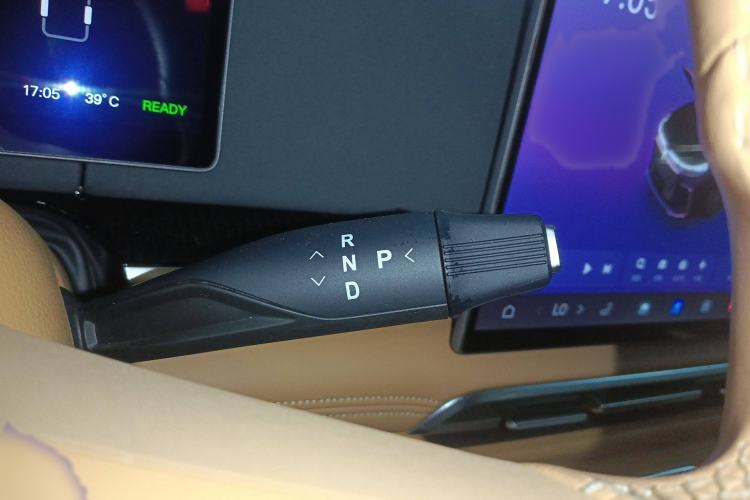 Used VOYAH Dream 2025 PHEV Four-Wheel-Drive Flagship Kunpeng Edition
