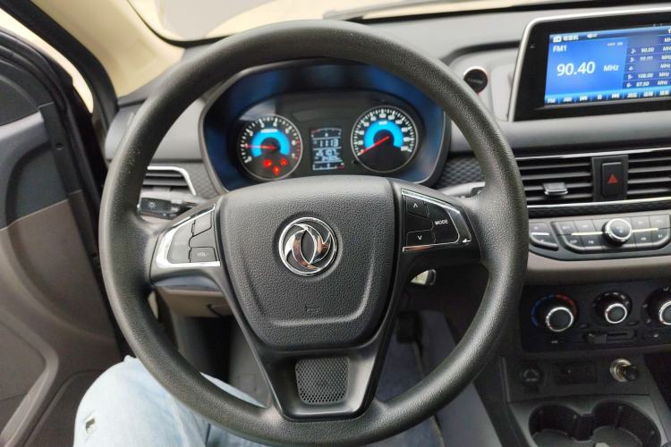 Used Dongfeng Fengon 330 2019 1.5L 330S Manual Comfort Version China VI Standard
