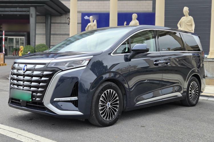 Used Denza D9 2024 DM-i 980 Four-Wheel Drive Flagship Model
