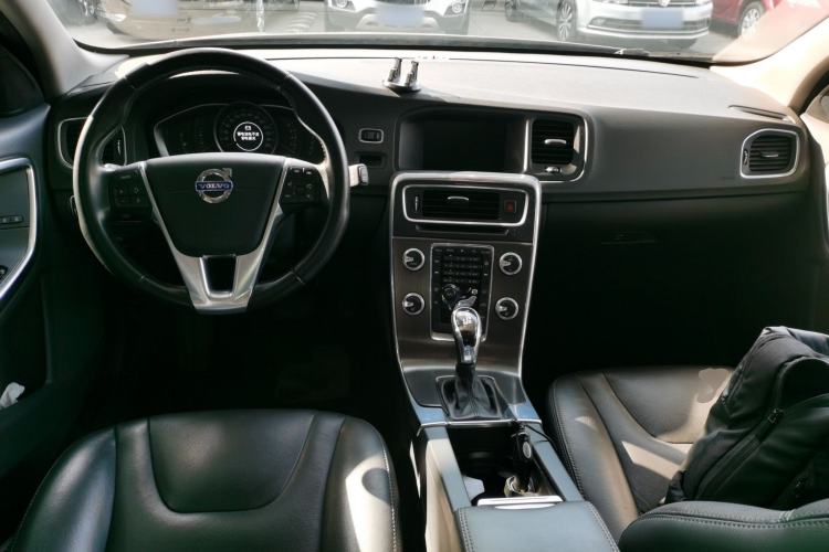 Used Volvo V60 2015 T5 Zhiyi Edition
