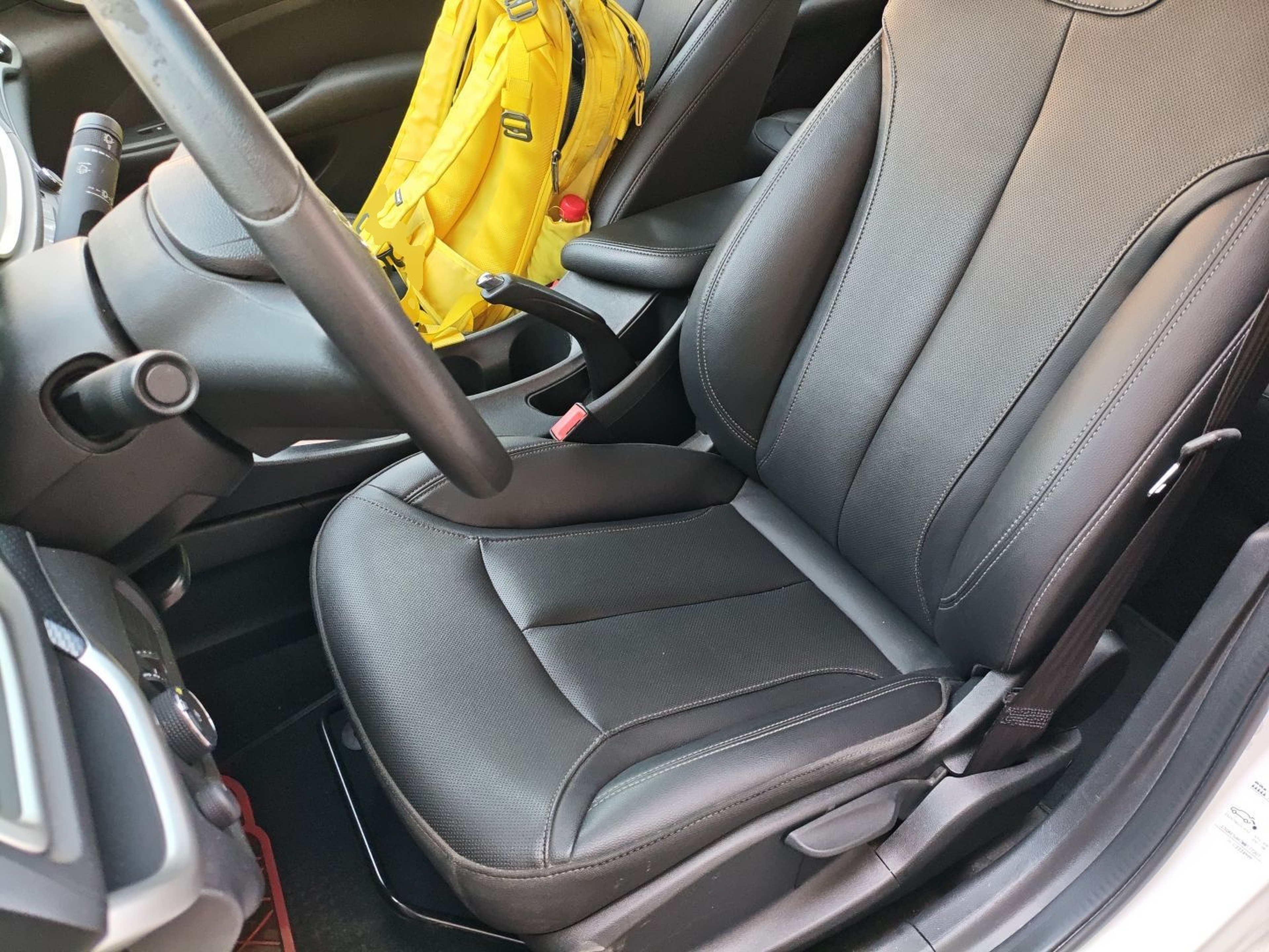 Переднее сиденье в автомобиле