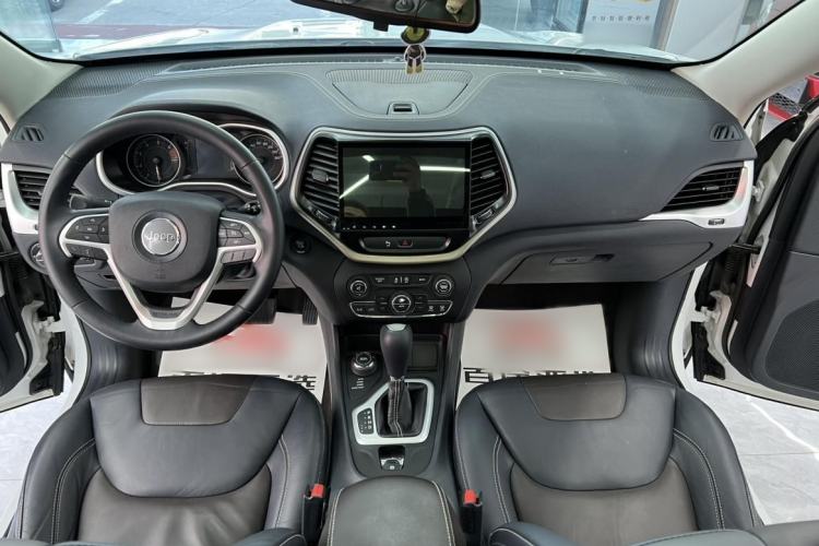 Used  Cherokee 2016 2.4L Professional Edition
