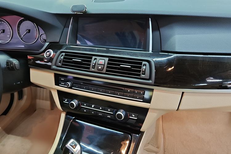 Used BMW 5 Series 2014 525Li Leading Model
