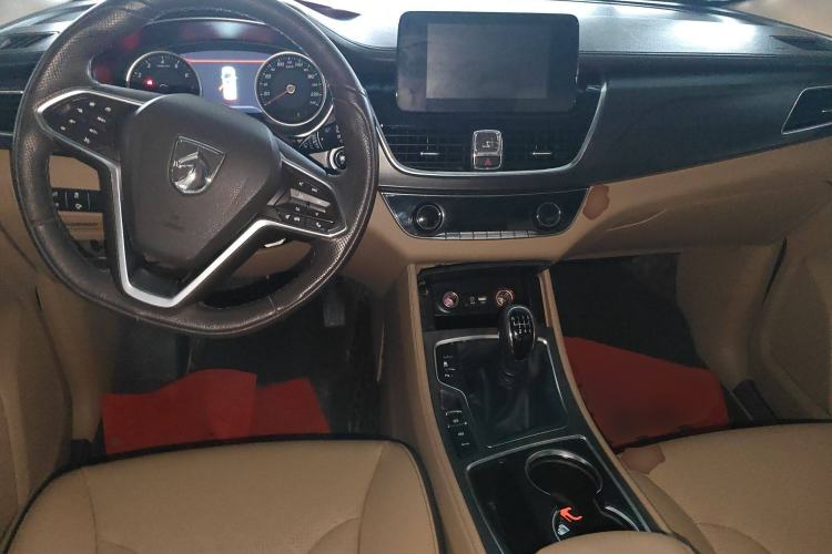 Used Baojun 730 2017 1.5T Manual Prestige Version 7 Seats