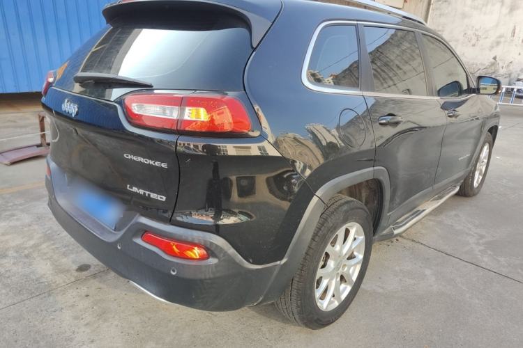 Used  Cherokee 2017 2.0L Superior Edition