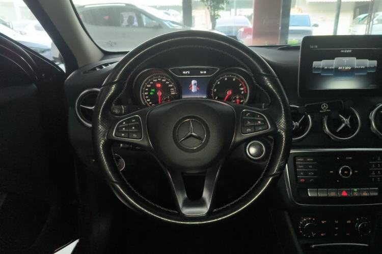 Used Mercedes-Benz GLA 2017 GLA 200 Fashion Model