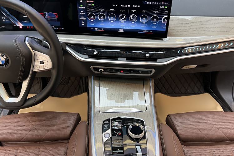 Used BMW X7 2023 xDrive40i Luxury Package with Leading Features
