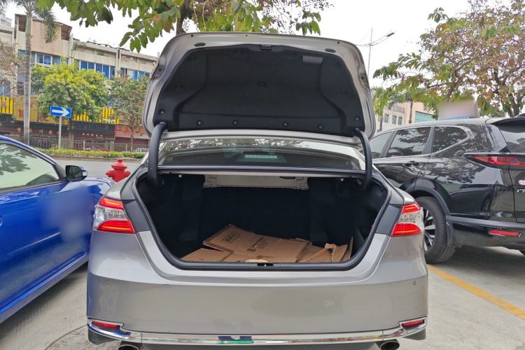 Used Toyota Camry 2023 2.0G Luxury Edition
