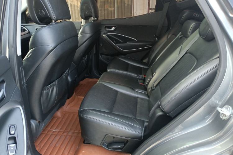 Used Hyundai Santa Fe Classic 2013 3.0L 4x4 Premium Edition 7-Seater Euro IV
