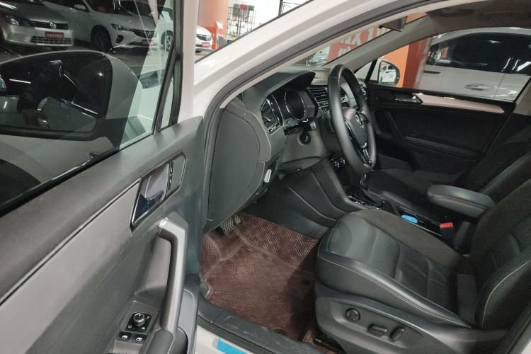 Used Volkswagen Tiguan L 2019 Updated Version 330TSI Automatic Two-Wheel Drive Panoramic Comfort Edition China VI Standard
