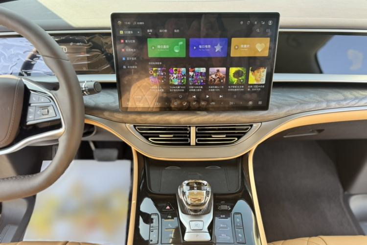 Used Denza D9 2024 DM-i 980 Four-Wheel Drive Prestige Model
