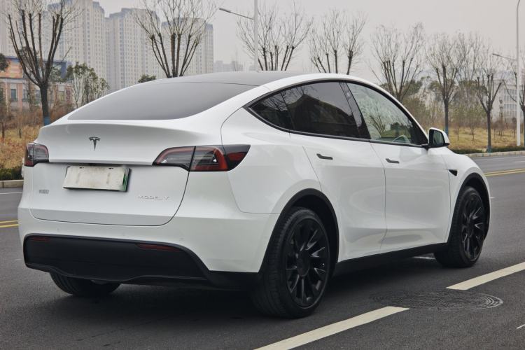 Used Tesla Model Y 2023 Long-Range All-Wheel-Drive Version