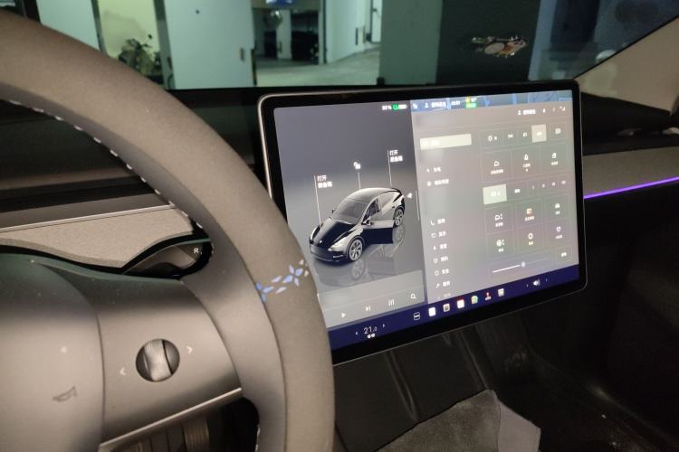 Used Tesla Model Y 2023 Long-Range All-Wheel-Drive Version
