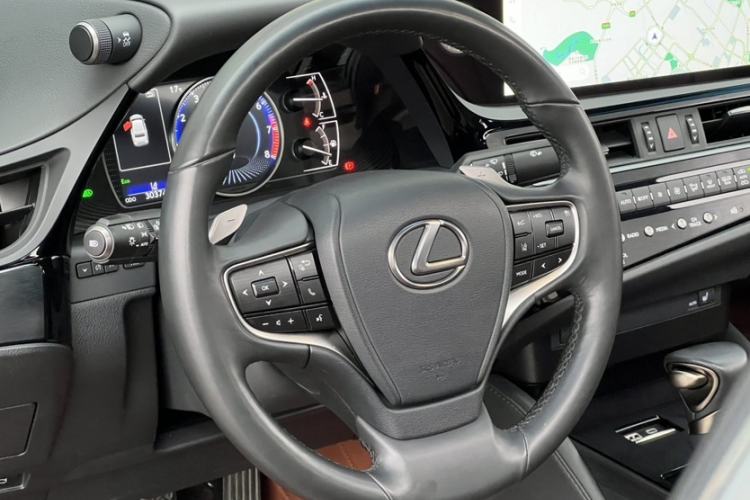 Used Lexus ES 2022 200 Excellence Edition
