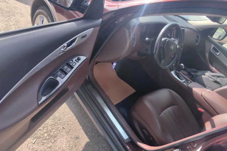 Used Infiniti QX50 2013 2.5L Two-Wheel-Drive Elegant Edition