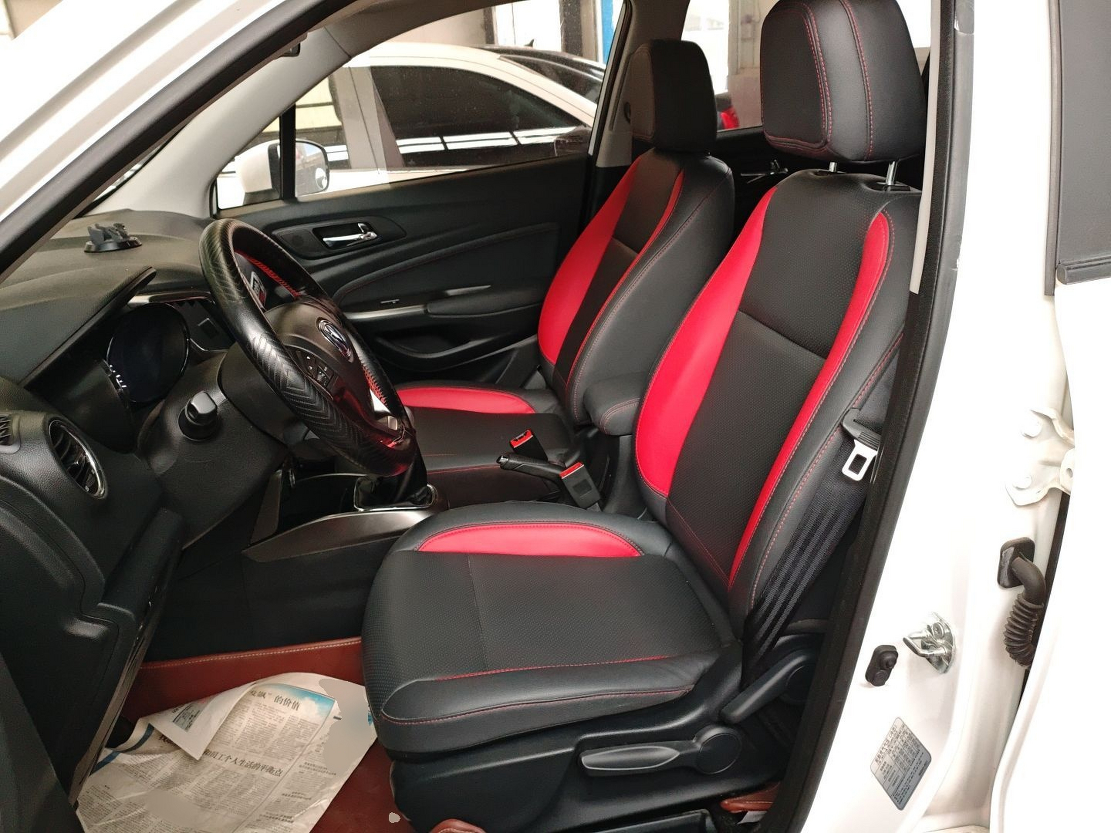 Переднее сиденье в автомобиле