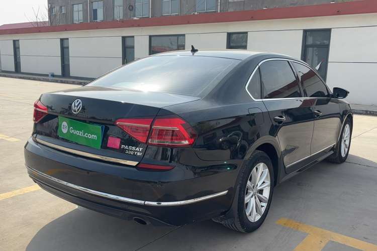 Used Volkswagen Passat 2017 330TSI DSG Luxury Edition
