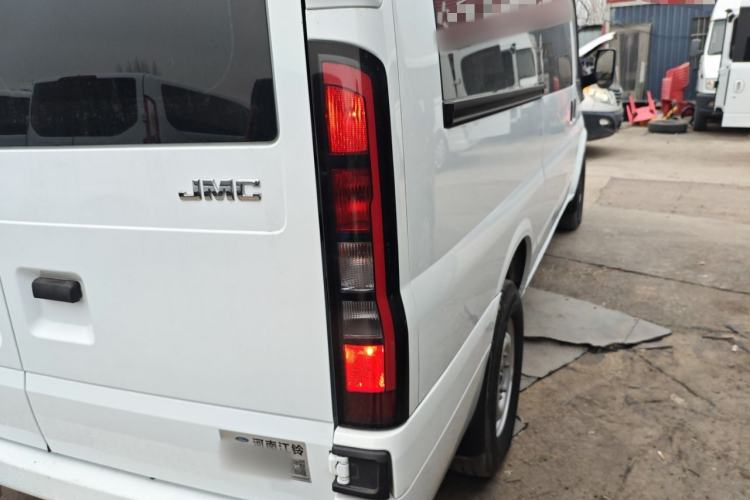 Used JMC Fushun 2022 2.0T Manual Multi-Function Passenger Vehicle Mid-Range High Roof 6-7 Seats
