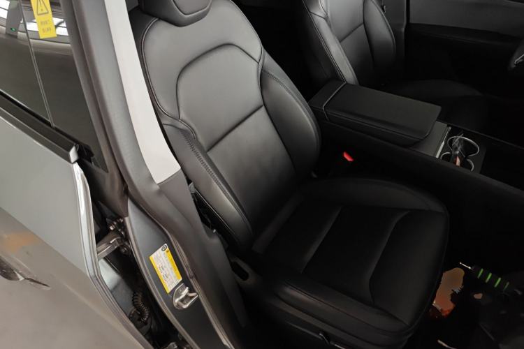 Used Tesla Model Y 2025 Rear-Wheel-Drive Version