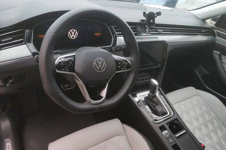 Used Volkswagen Magotan 2023 2 Million Units Limited Edition 330TSI DSG Leading Version
