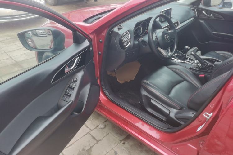 Used Mazda Mazda 3 Axela 2016 Sedan 1.5L Manual Luxury Model
