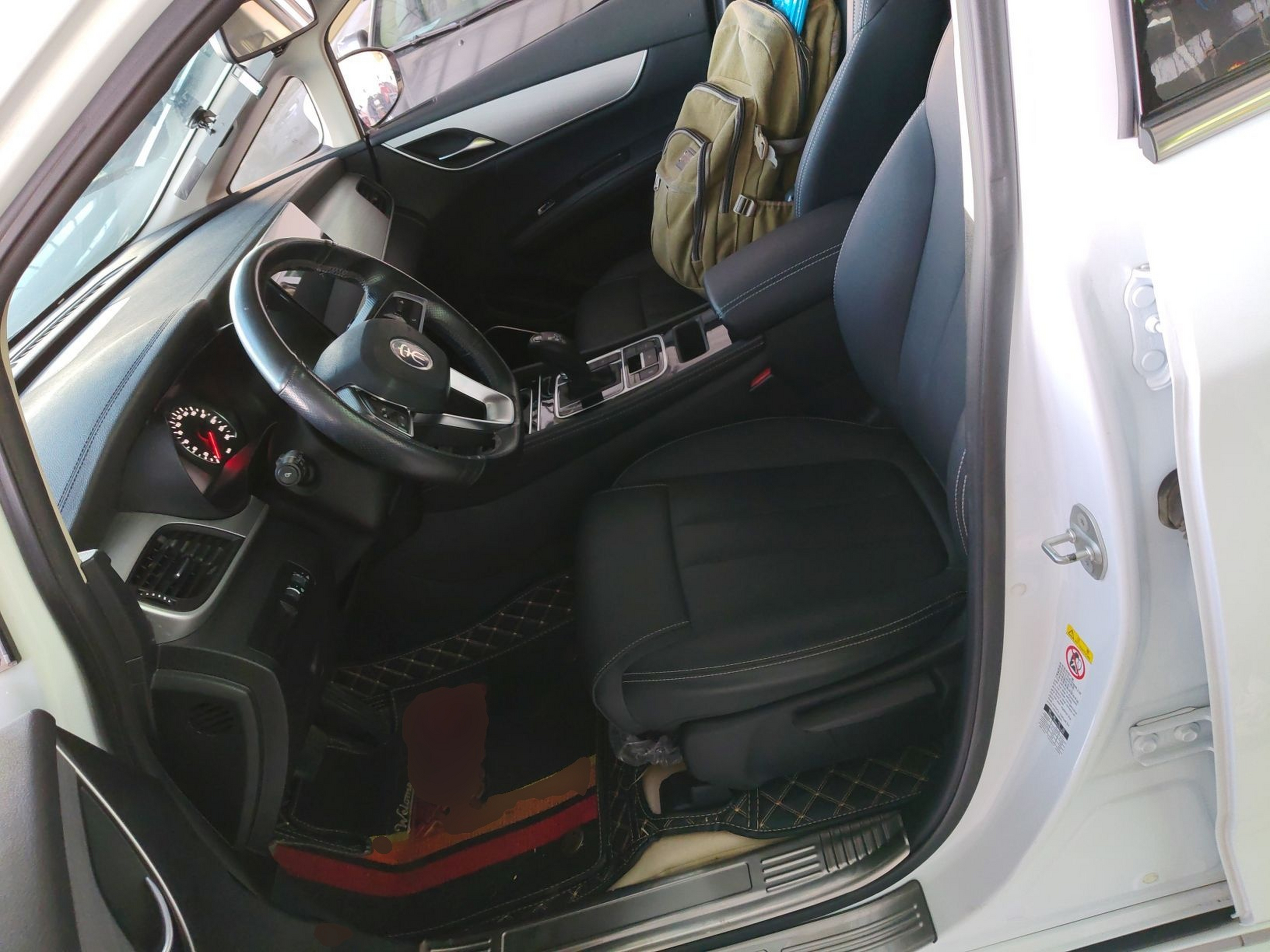 Переднее сиденье в автомобиле