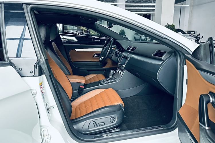 Used Volkswagen FAW-Volkswagen CC 2015 2.0 TSI Luxury Model
