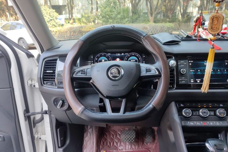 Used Skoda Kodiaq 2019 Facelifted TSI330 7-Seater Two-Wheel-Drive Luxury Enjoyment Edition China VI Standard
