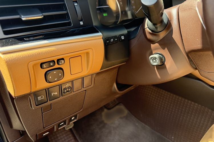 Used Lexus ES 2015 300h Comfort Edition
