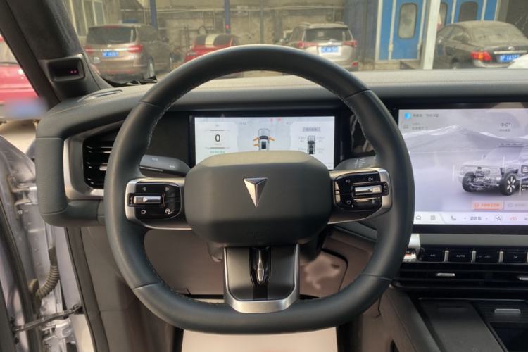 Used  G318 2024 Four-Wheel-Drive Air Suspension Model